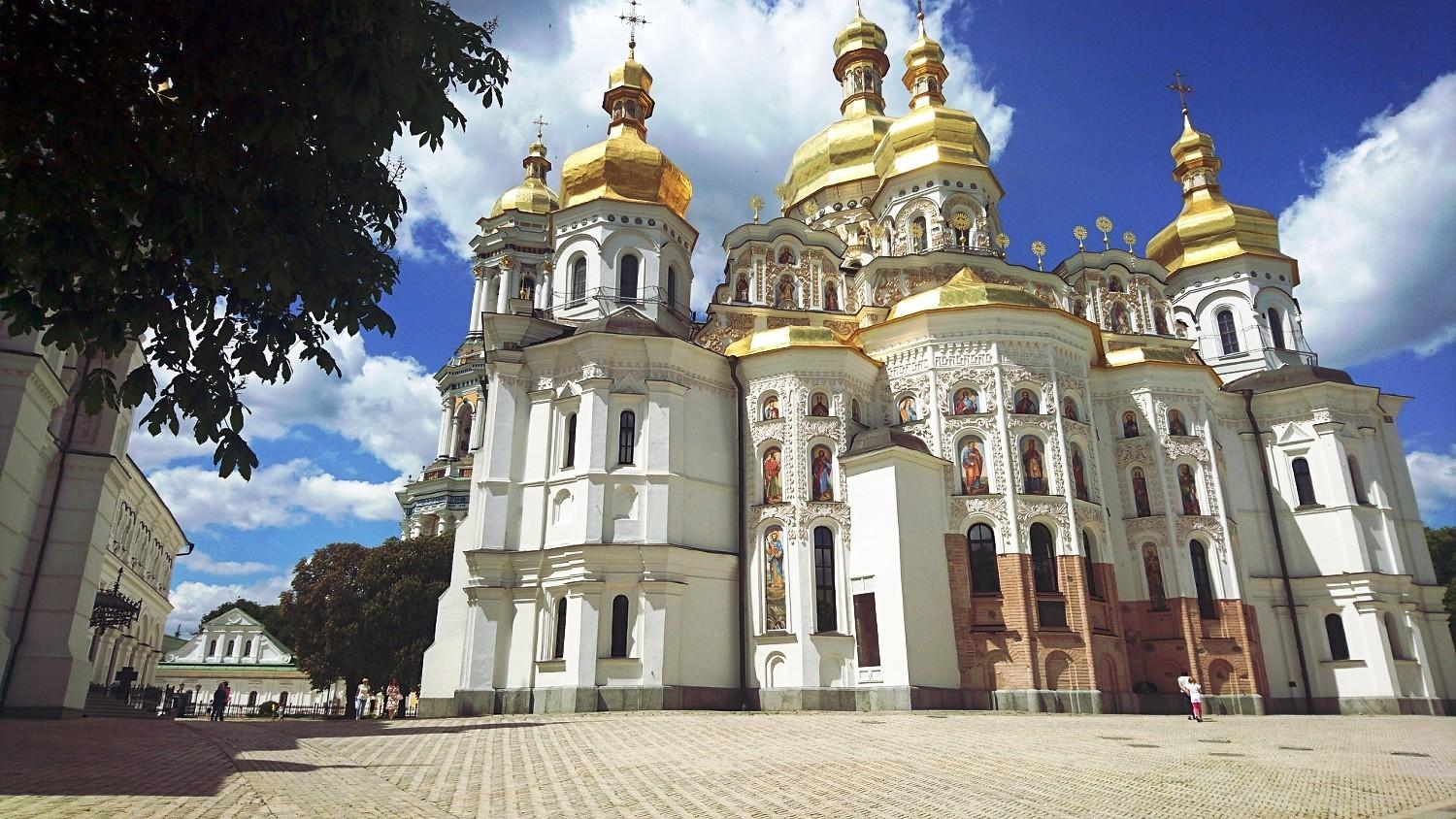 Greek Orthodox Church backs independence of Ukrainian Church 2