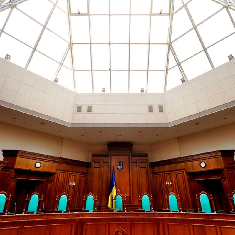 Конституційний суд хоче скасувати закон про люстрацію до інавгурації?