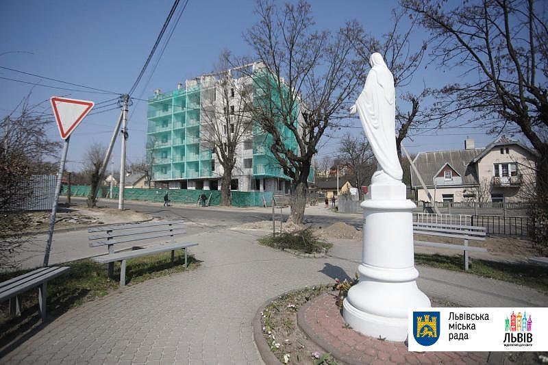 В Україні вперше знесли незаконно побудовану багатоповерхівку
