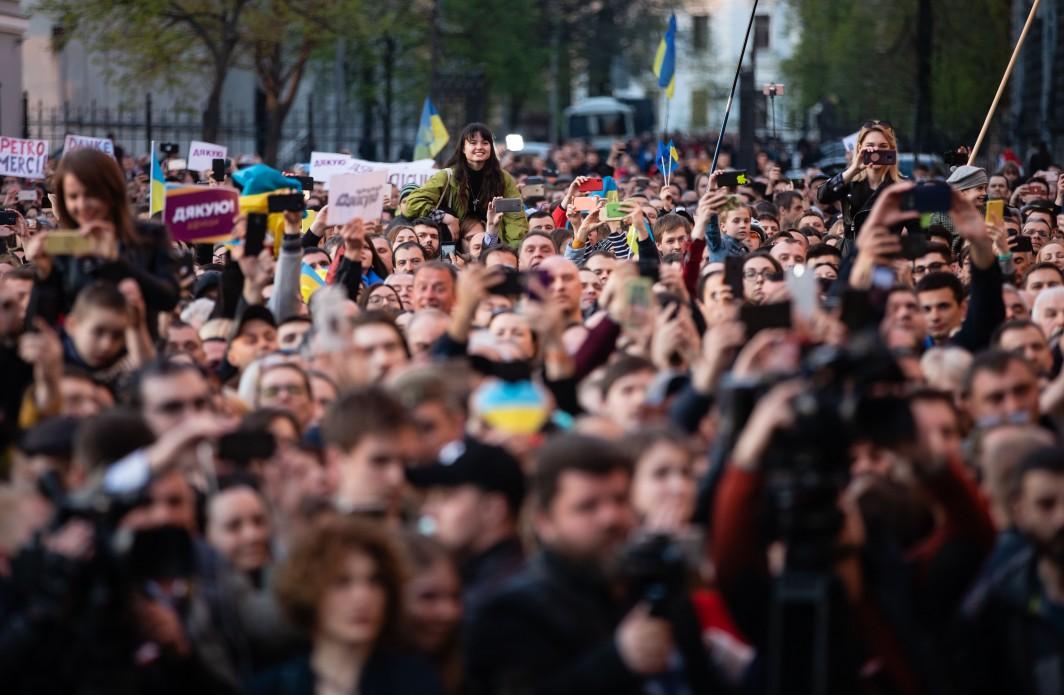 Ukrainians rally to thank Poroshenko for his time in office 6