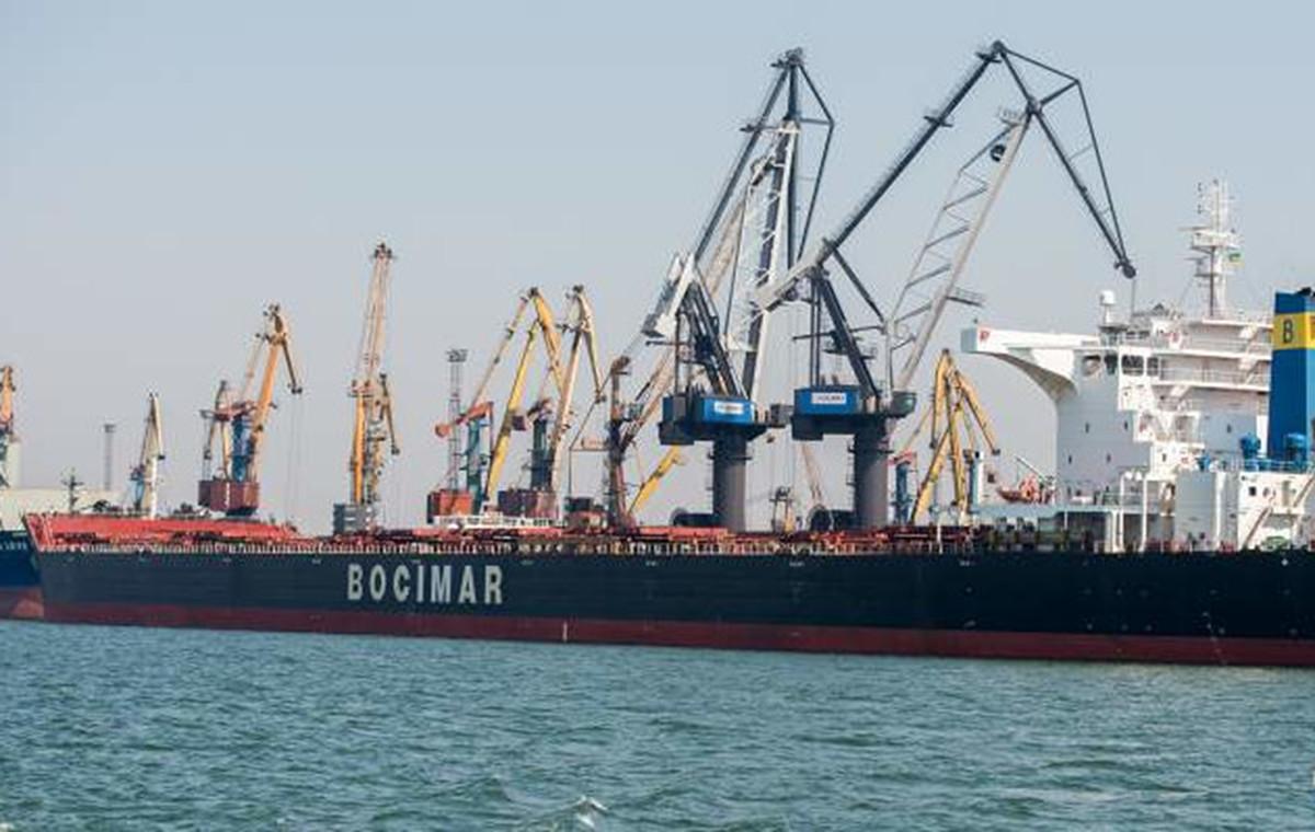 Уряд дерусифікував найбільший порт України