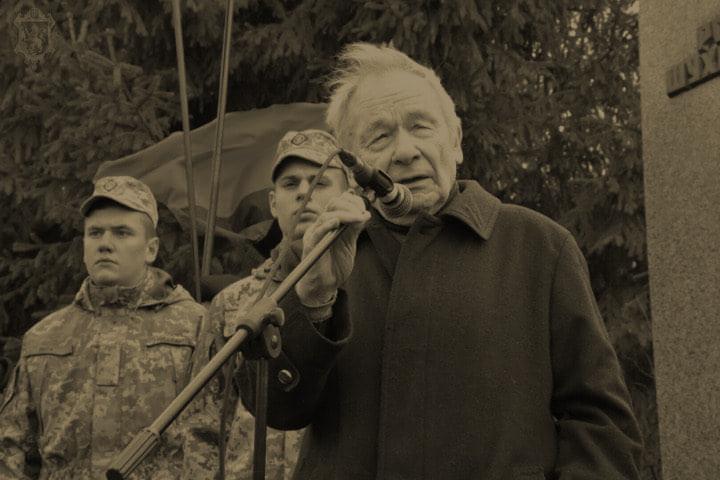 Не можемо дозволити собі розкоші міняти Головнокомандувача - Шухевич