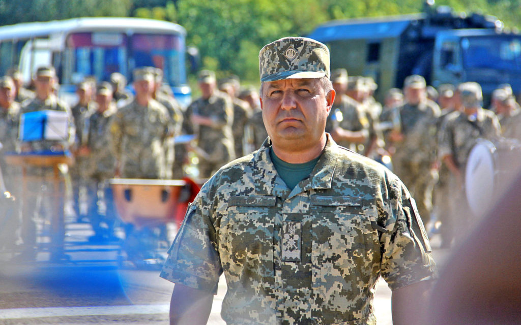 Міністр оборони попередив політиків: Експерименти з армією закінчаться крахом для країни