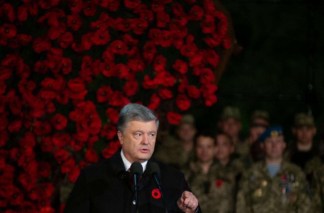 Порошенко про відзначення Дня перемоги у Другій світовій: Ми дистанціювалися від кремлівського "побєдобєсія"