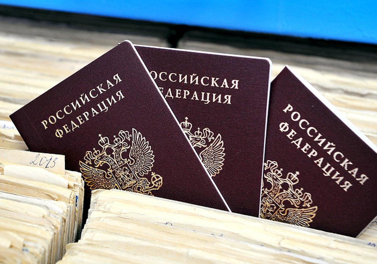 Russians in Donbas force troops of army corps to obtain Russian passports 3