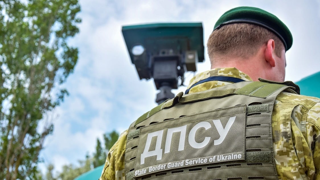 Україна закрила в'їзд для всіх росіян призовного віку - Бутусов