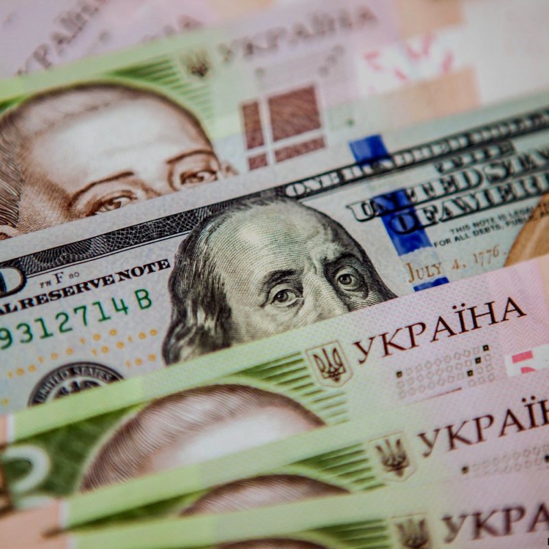 Гривня продовжує падіння