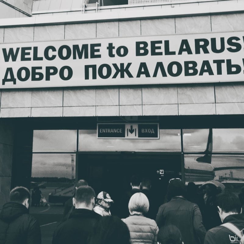 російські окупанти торгують награбованим майном українців у Білорусі - розвідка