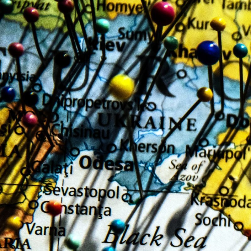 Насправді оборонні лінії України були тонкими, а то й зовсім відсутніми. У Вовчанську "першої лінії укріплень і мін просто не було" - The Guardian