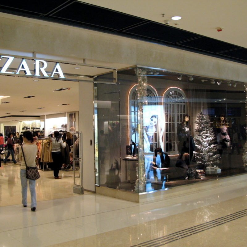Мережа Zara відмовилась обслуговувати українців українською мовою