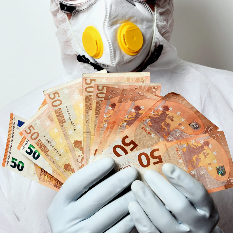 Маски продали в Іспанію, але, за словами Нефьодова, законно
