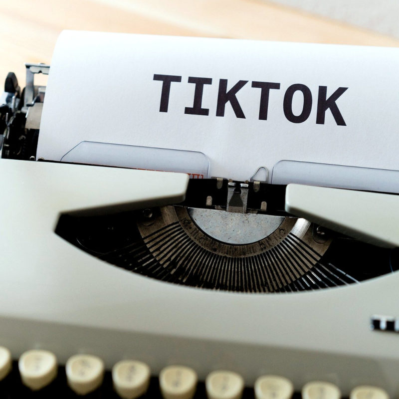 Епоха Тік-Ток правосуддя. Адвокат Порошенка потролив Венедіктову
