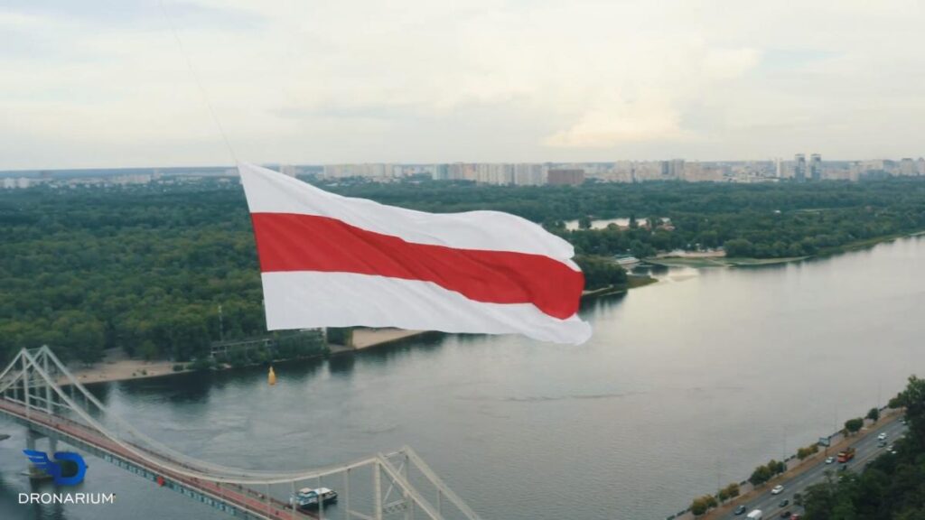 belarus flag over kyiv