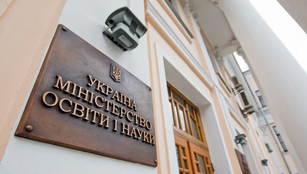 Влада збирається відкликати наказ про новий конкурс на президента Могилянки, але акцію за відставку Шкарлета не скасовуватимуть