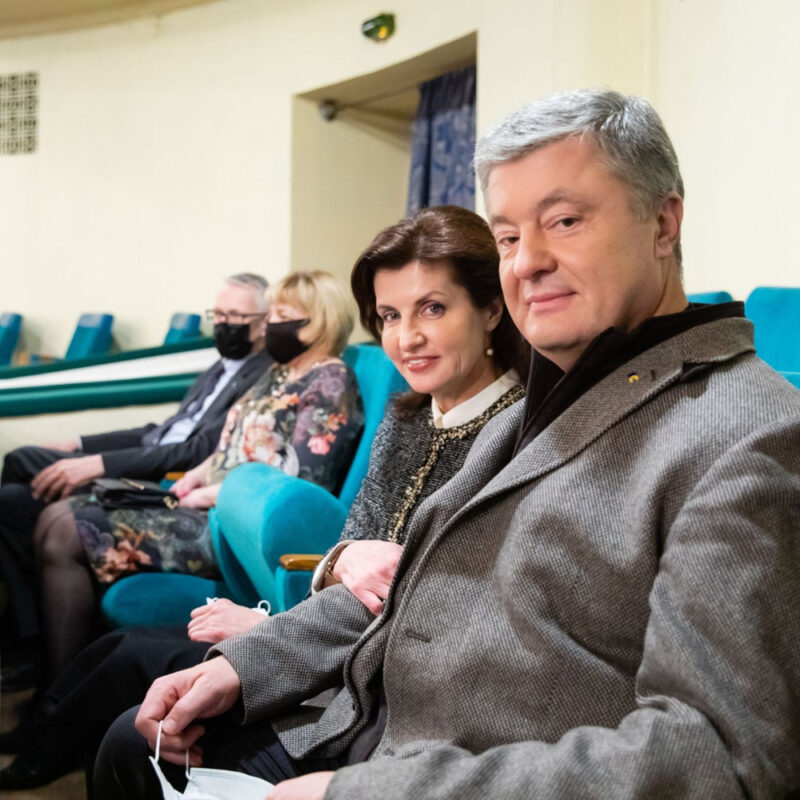 Порошенко обходить Зеленського у другому турі – опитування