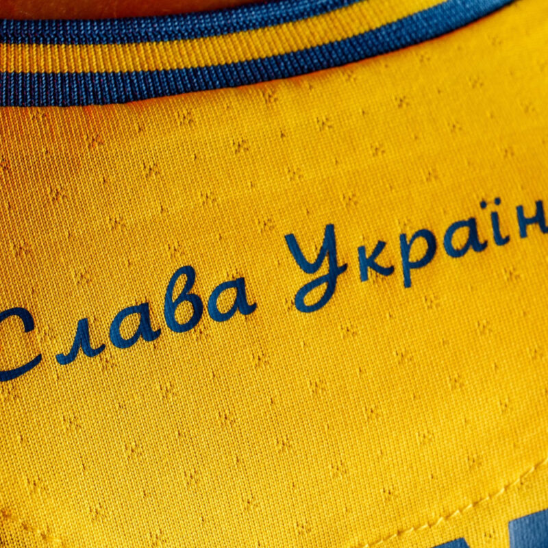 Усі клуби Прем'єр-ліги виступатимуть у формі з патріотичними гаслами