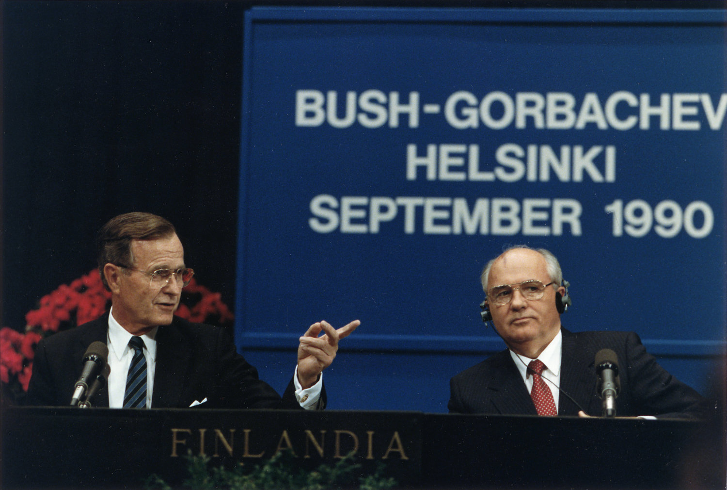 This is a myth. Gorbachev previously admitted that NATO's expansion was not an issue in 90s