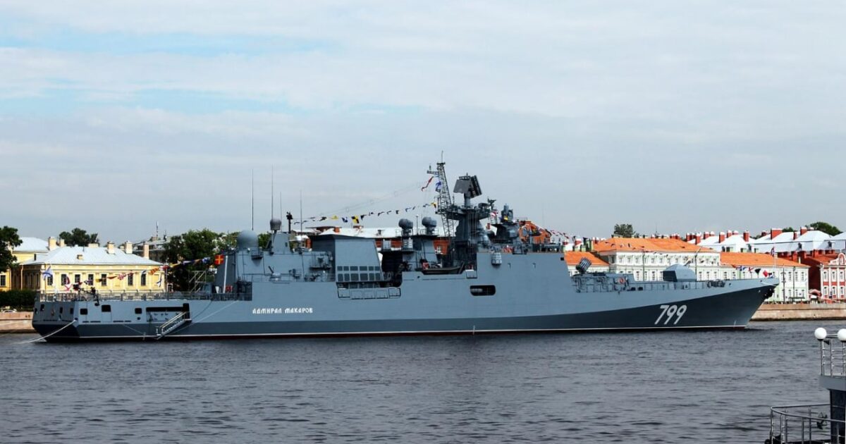 Поблизу острова Зміїний горить фрегат рф - ЗМІ