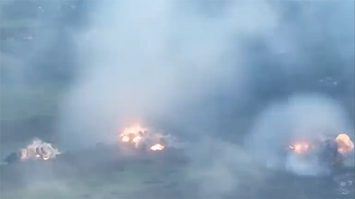 Burning people alive. russians use heaviest non-nuclear weapons against Ukraine [video]