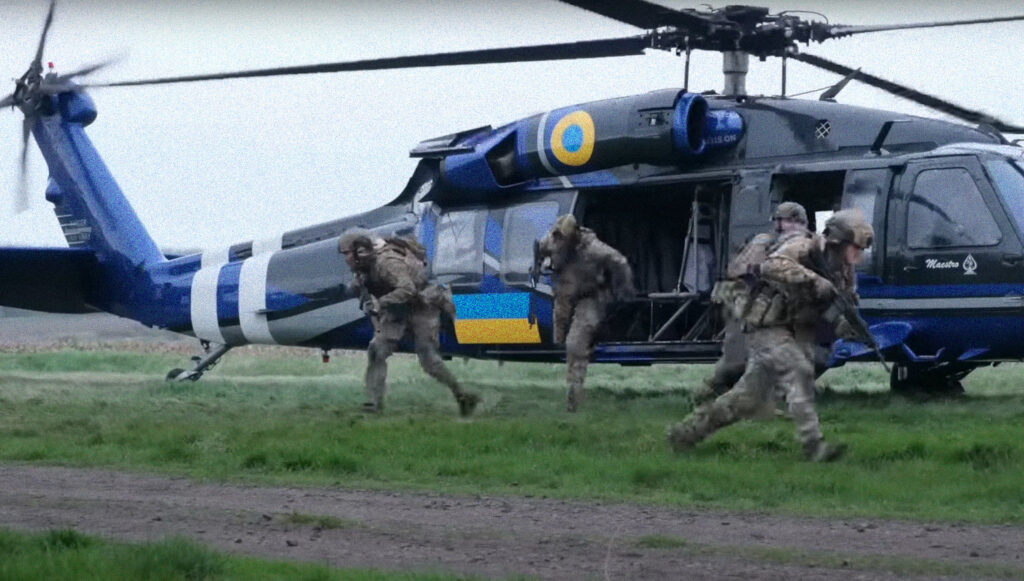 Ukrainian soldiers already use Black Hawk helicopter [video]