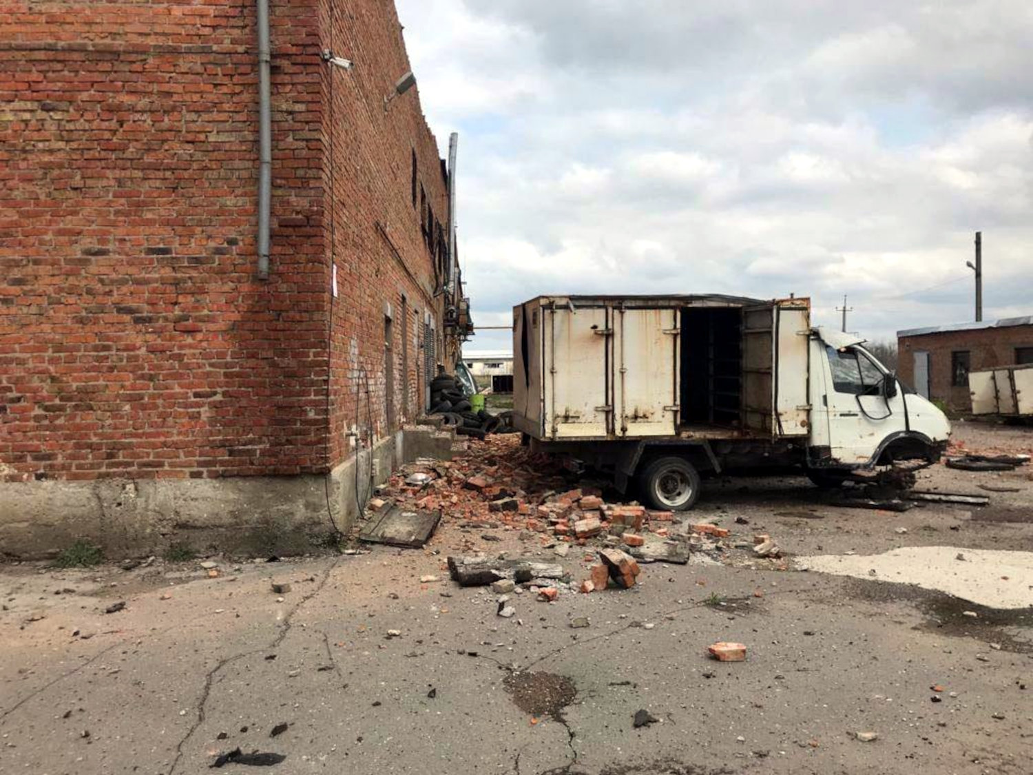 russians shell bread-baking plant in Orikhiv