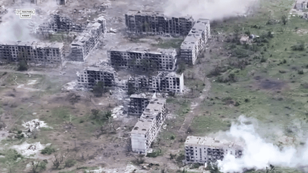 Chasiv Yar destroyed by russian shelling [video]