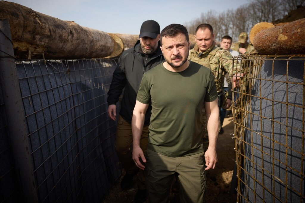 Якби фортифікації будувались як треба, росіяни б не просувались такими темпами – Порошенко