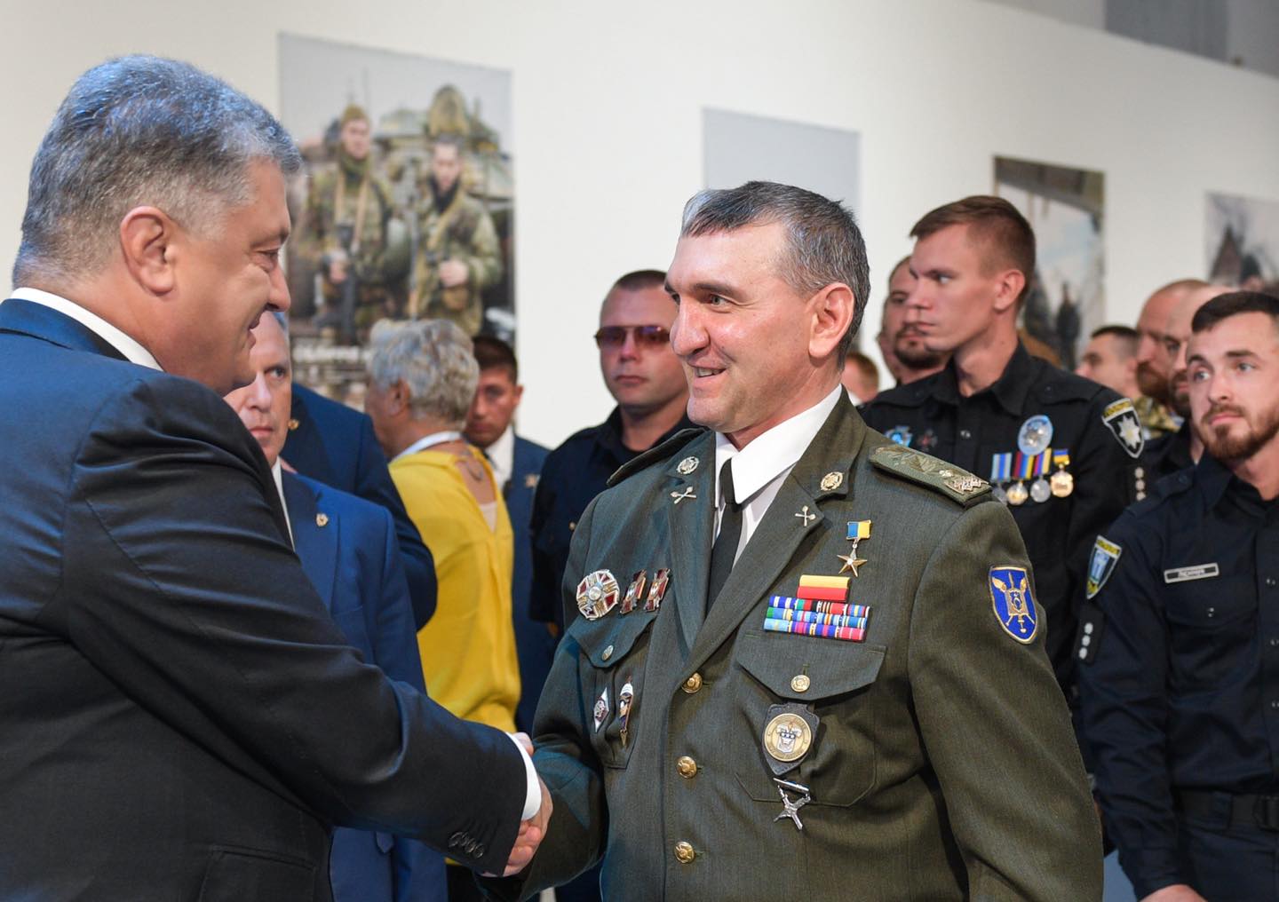 Міцніший за сталь. Порошенко привітав легендарного генерала Гордійчука з днем народження