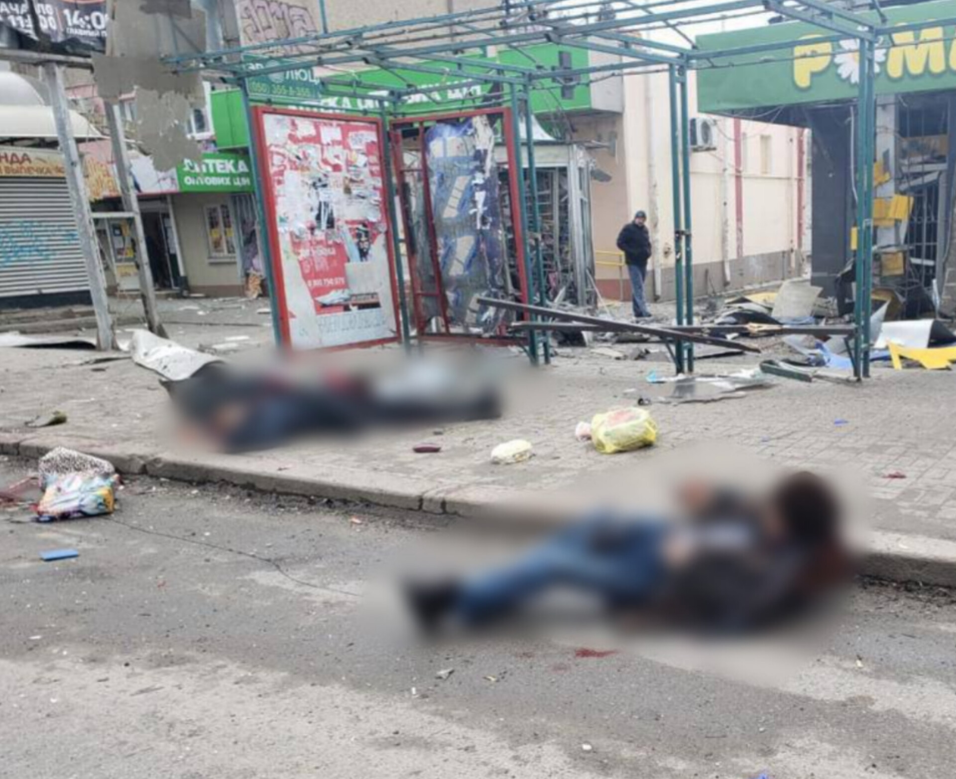 Six killed in russian attack on Kherson. Bus stop, residential buildings, kindergarten, hospital shelled