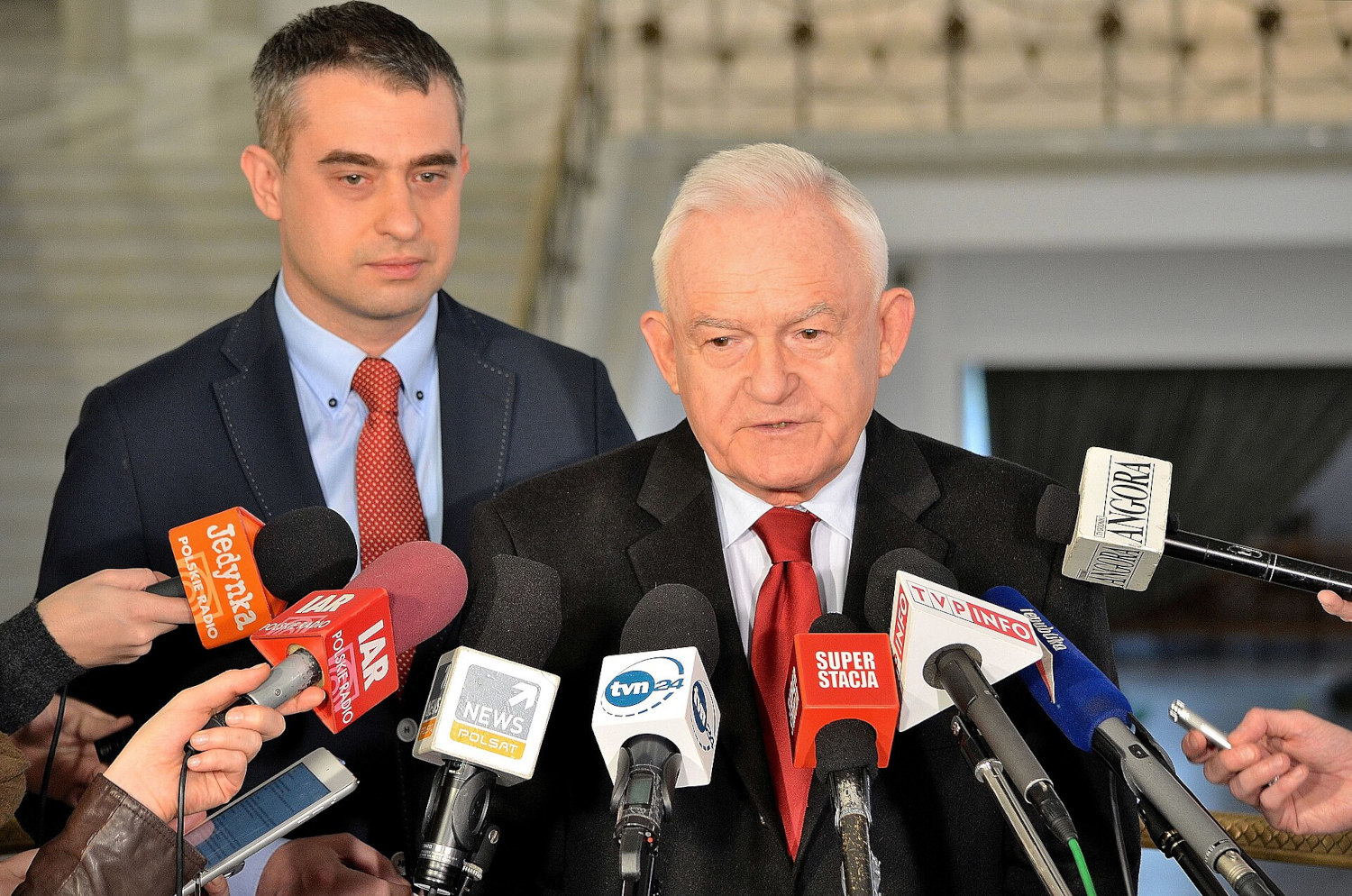 Експрем’єр Польщі назвав Зеленського типовою російською онучею