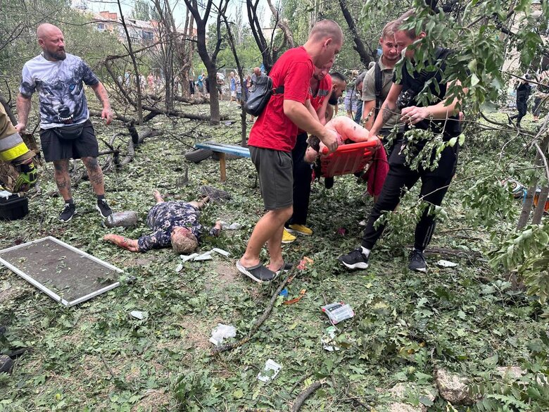 russians attacked playground in Mykolaiv. Three dead, five wounded