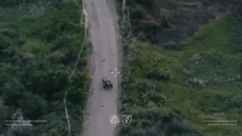 russians attacked an evacuation drone carrying civilians, despite the visible red crosses [video]