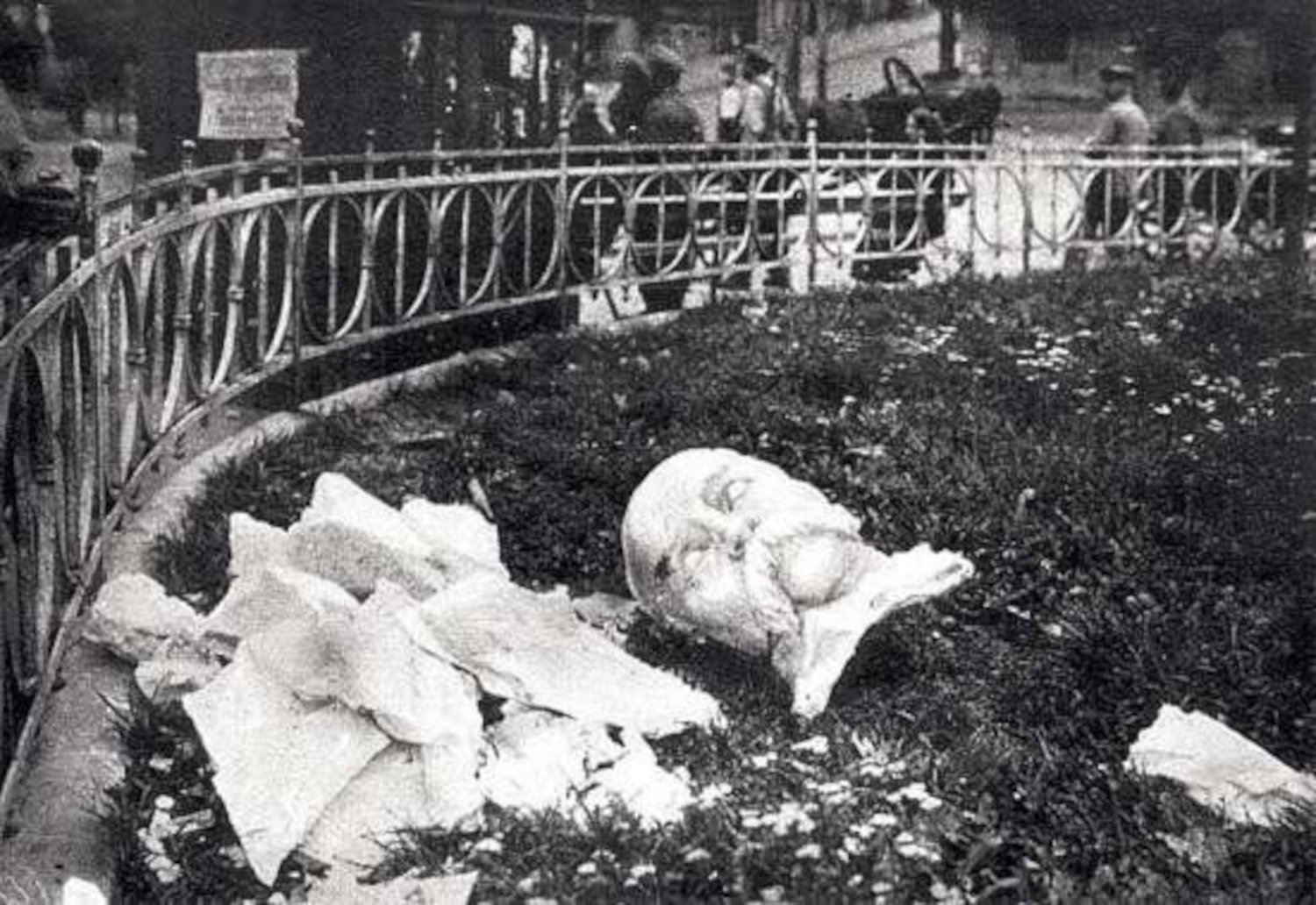 1919 року у Києві було розгромлено одну із найстаріших українських книгарень “Київська Старина”, було спалено 40,543 книги - Олексієнко
